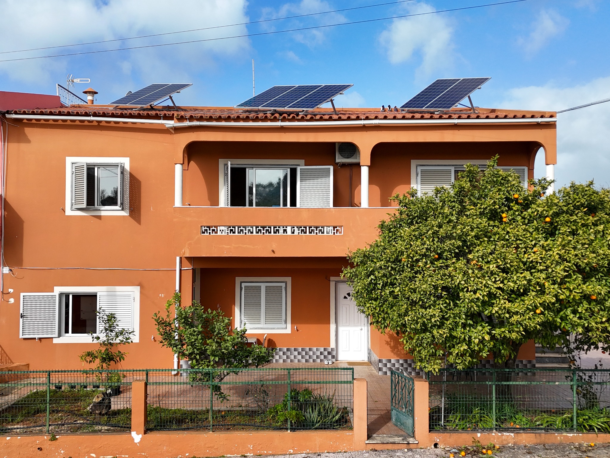 Fachada principal da propriedade em Pechão
