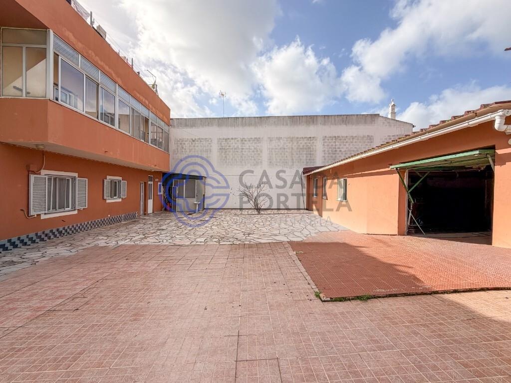 Pátio e garagem