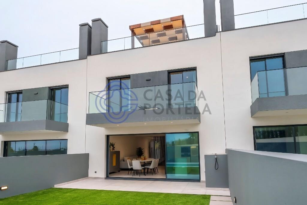 Ria Terraces · T4 · L6 — fachada da moradia nova em Faro