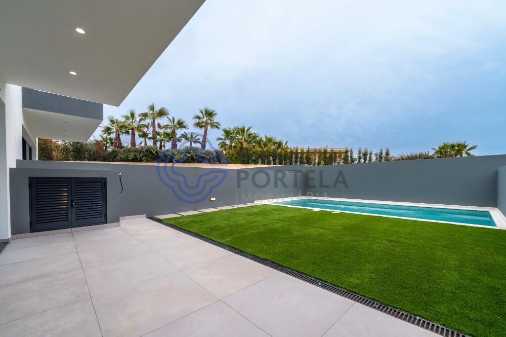 Ria Terraces — moradia com piscina e jardim em Montenegro